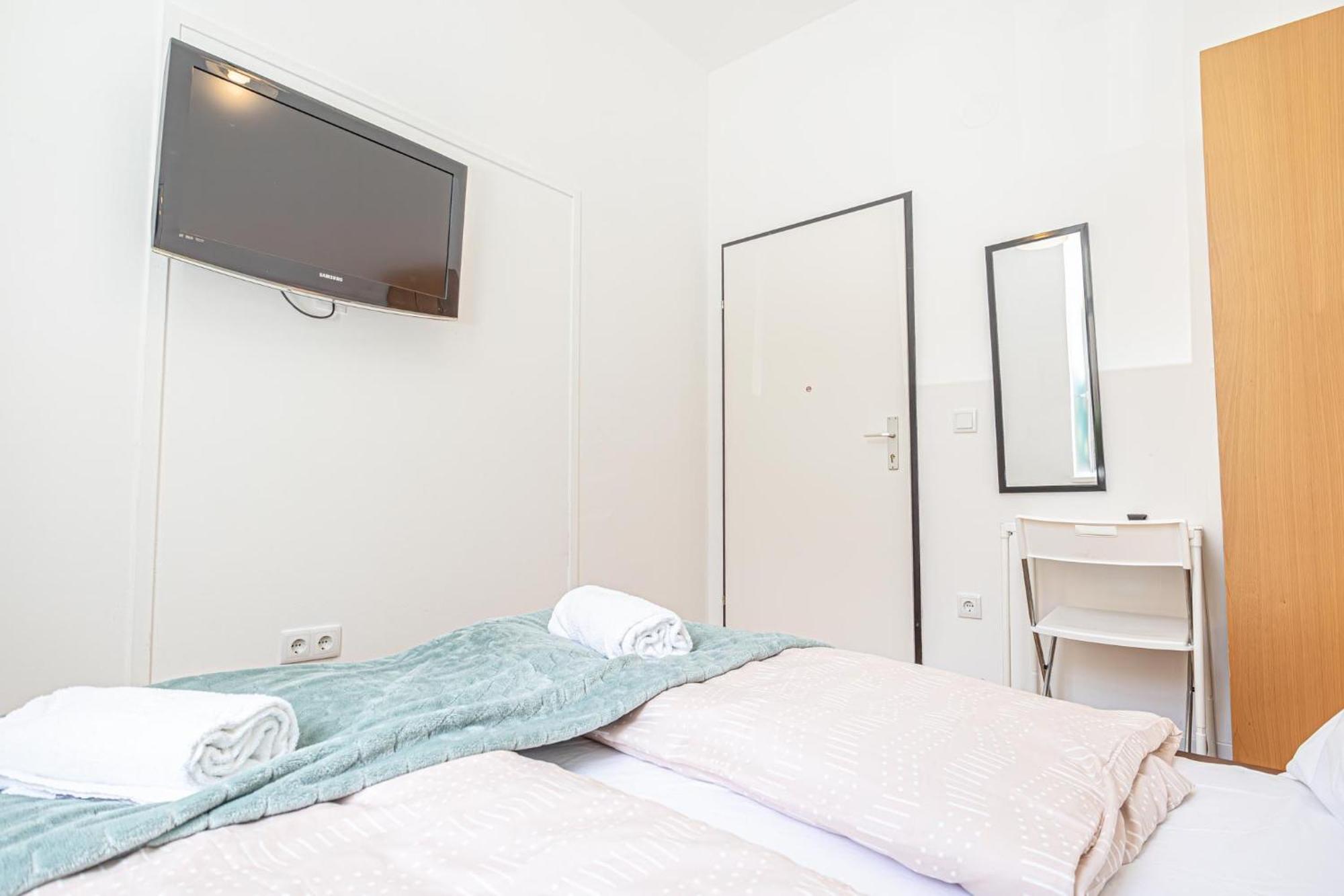 Loevly Shared 6Br With Garden Near Danube & Millenium City Wenen Buitenkant foto