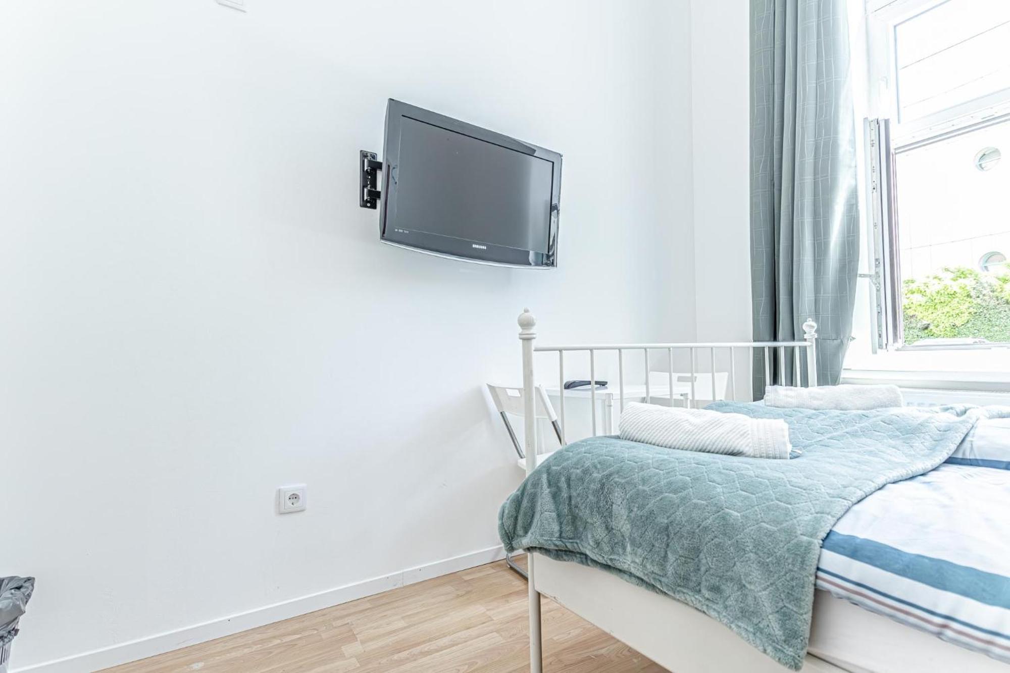Loevly Shared 6Br With Garden Near Danube & Millenium City Wenen Buitenkant foto
