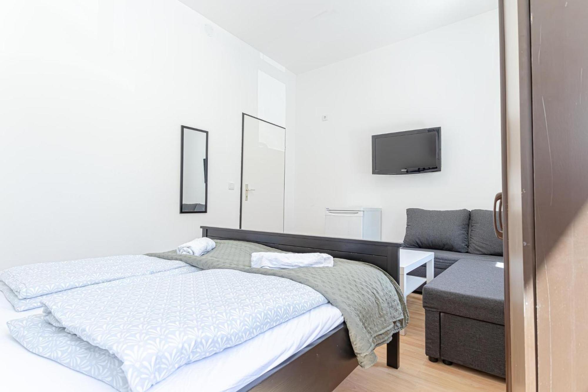 Loevly Shared 6Br With Garden Near Danube & Millenium City Wenen Buitenkant foto