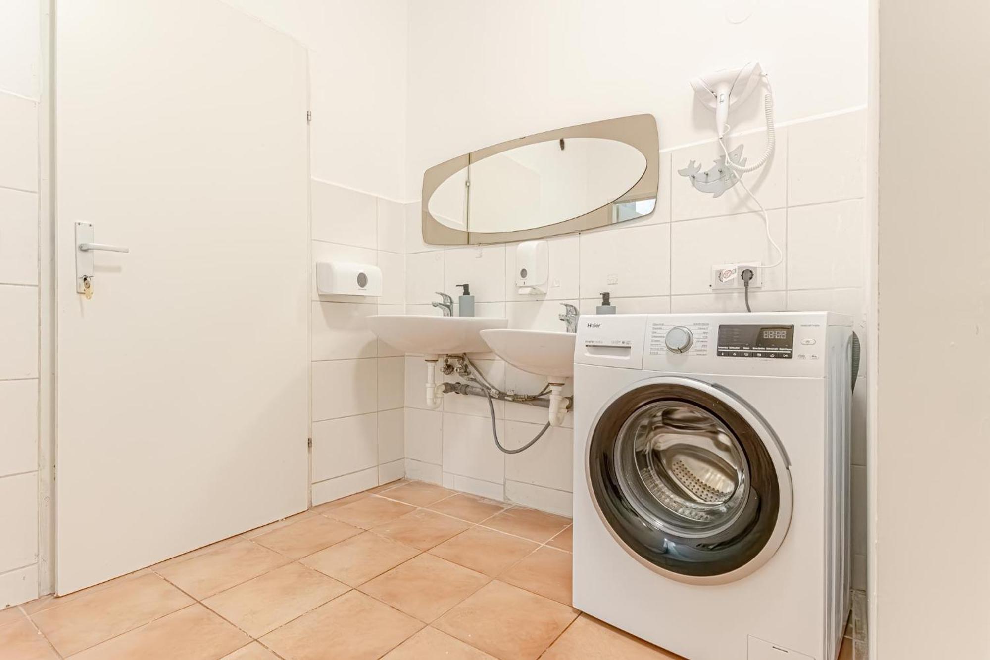 Loevly Shared 6Br With Garden Near Danube & Millenium City Wenen Buitenkant foto